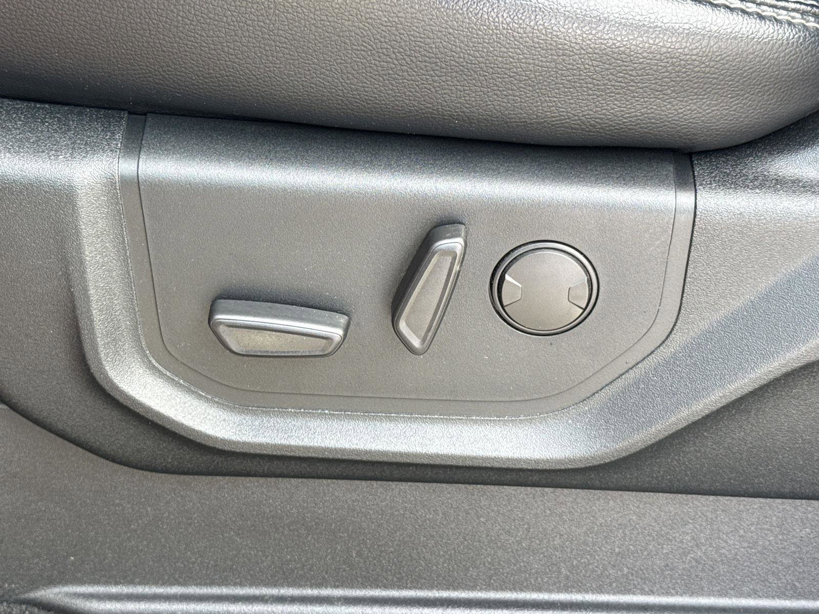 Used 2020 Ford F350 Lariat w/ Lariat Ultimate Package image 16