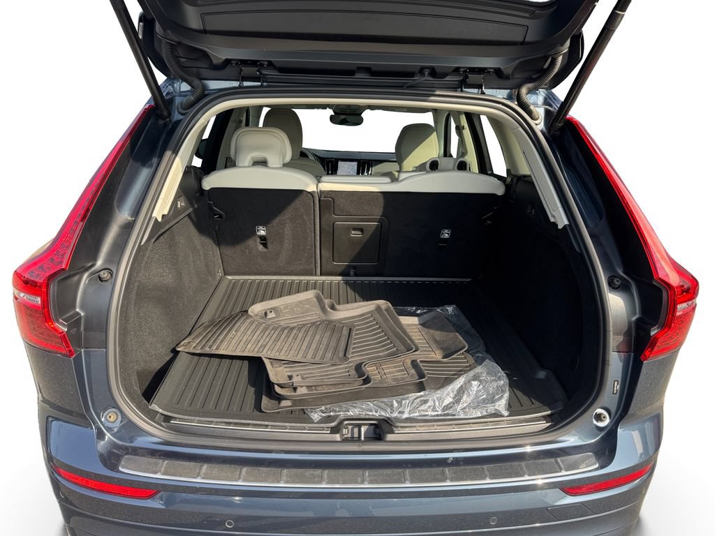 Certified 2023 Volvo XC60 B5 Core w/ Climate Package AWD/4WD image 6