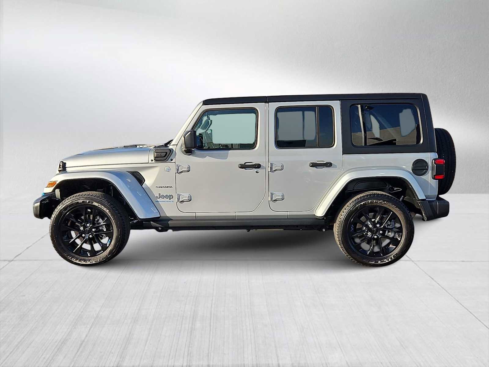 Used 2023 Jeep Wrangler Sahara w/ Cold Weather Group image 5