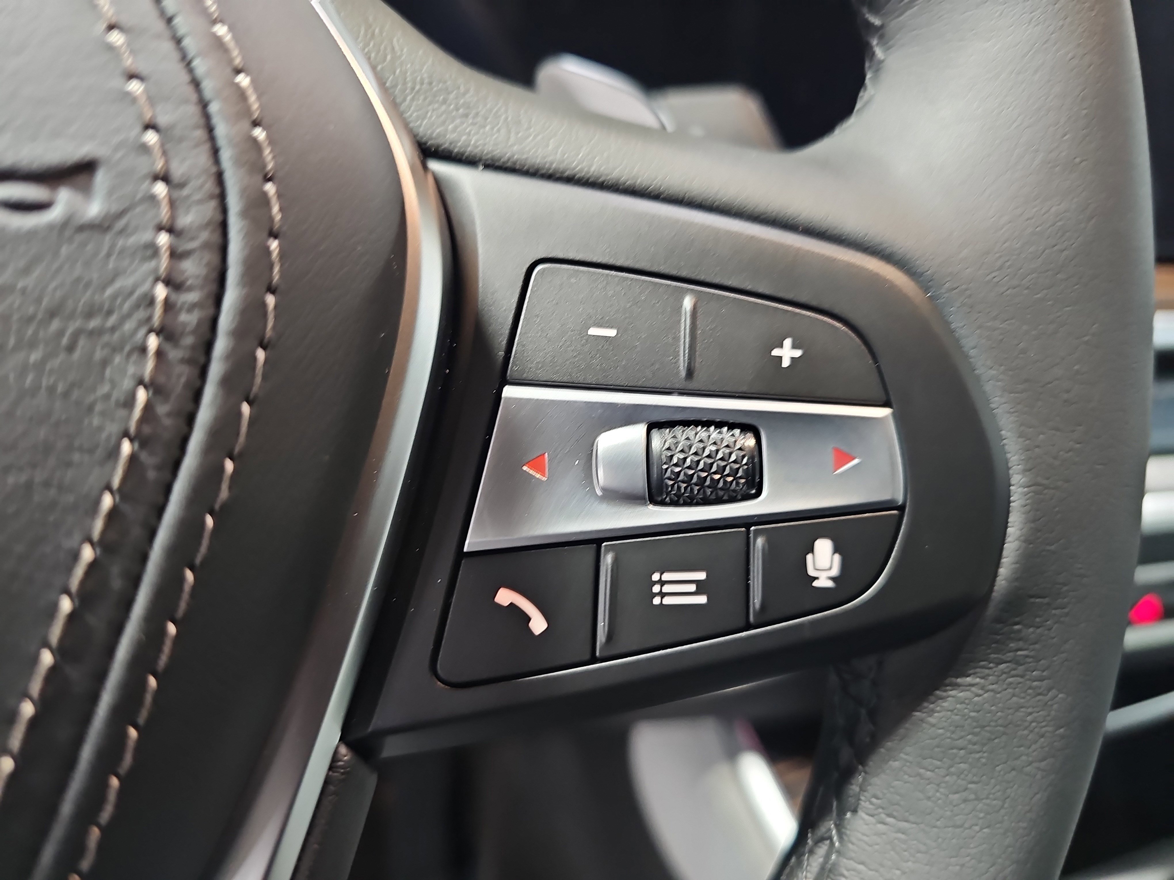 New 2026 BMW X5 xDrive50e w/ Climate Comfort Package image 20