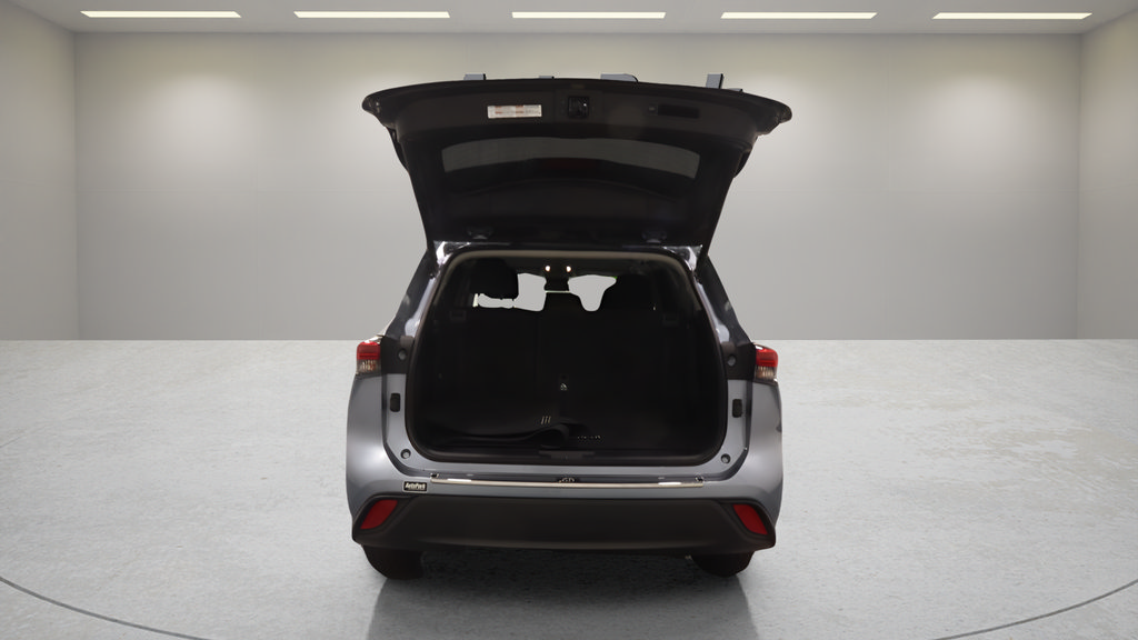 Used 2021 Toyota Highlander LE FWD image 18