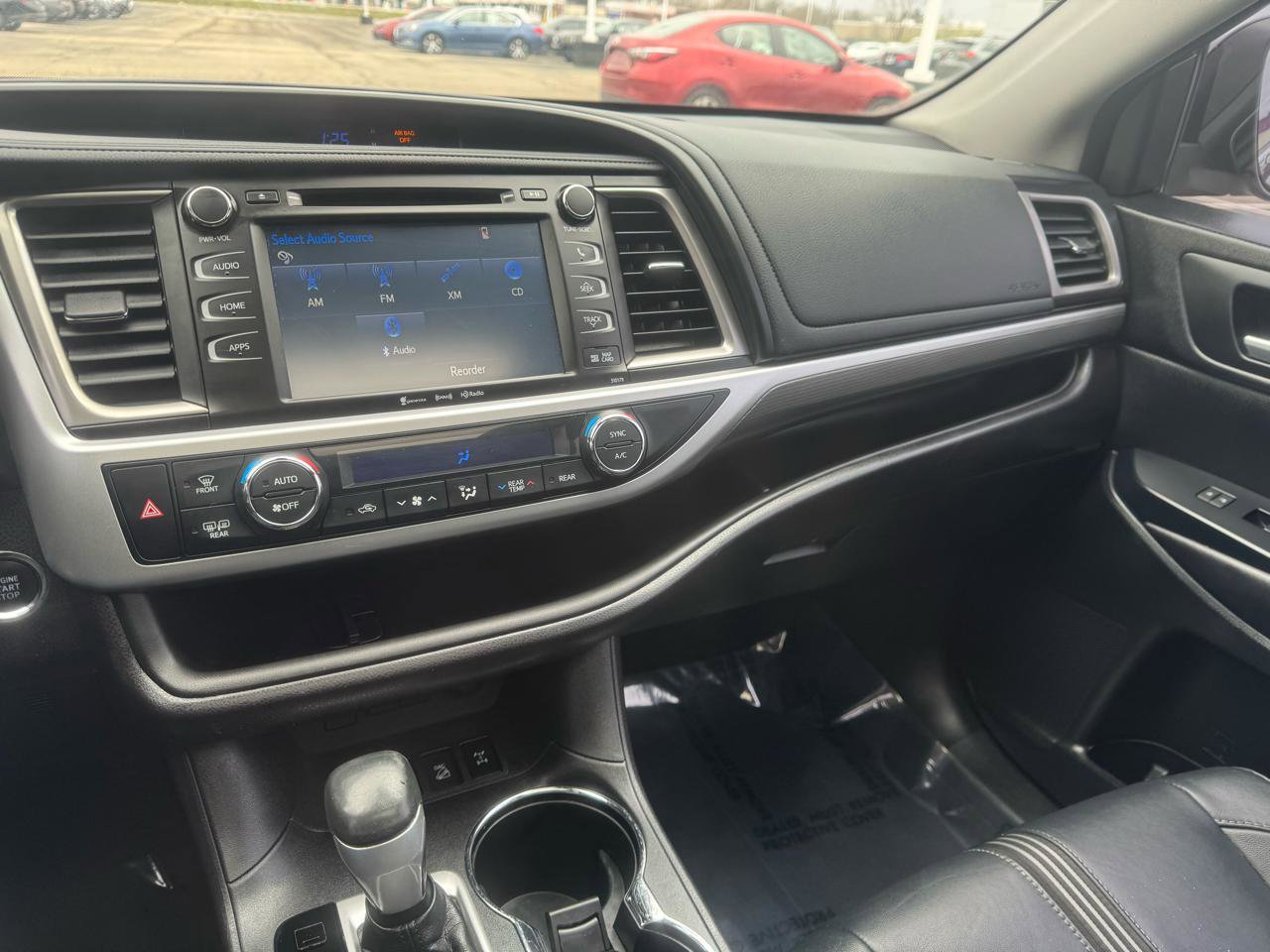 Used 2017 Toyota Highlander SE AWD/4WD image 5