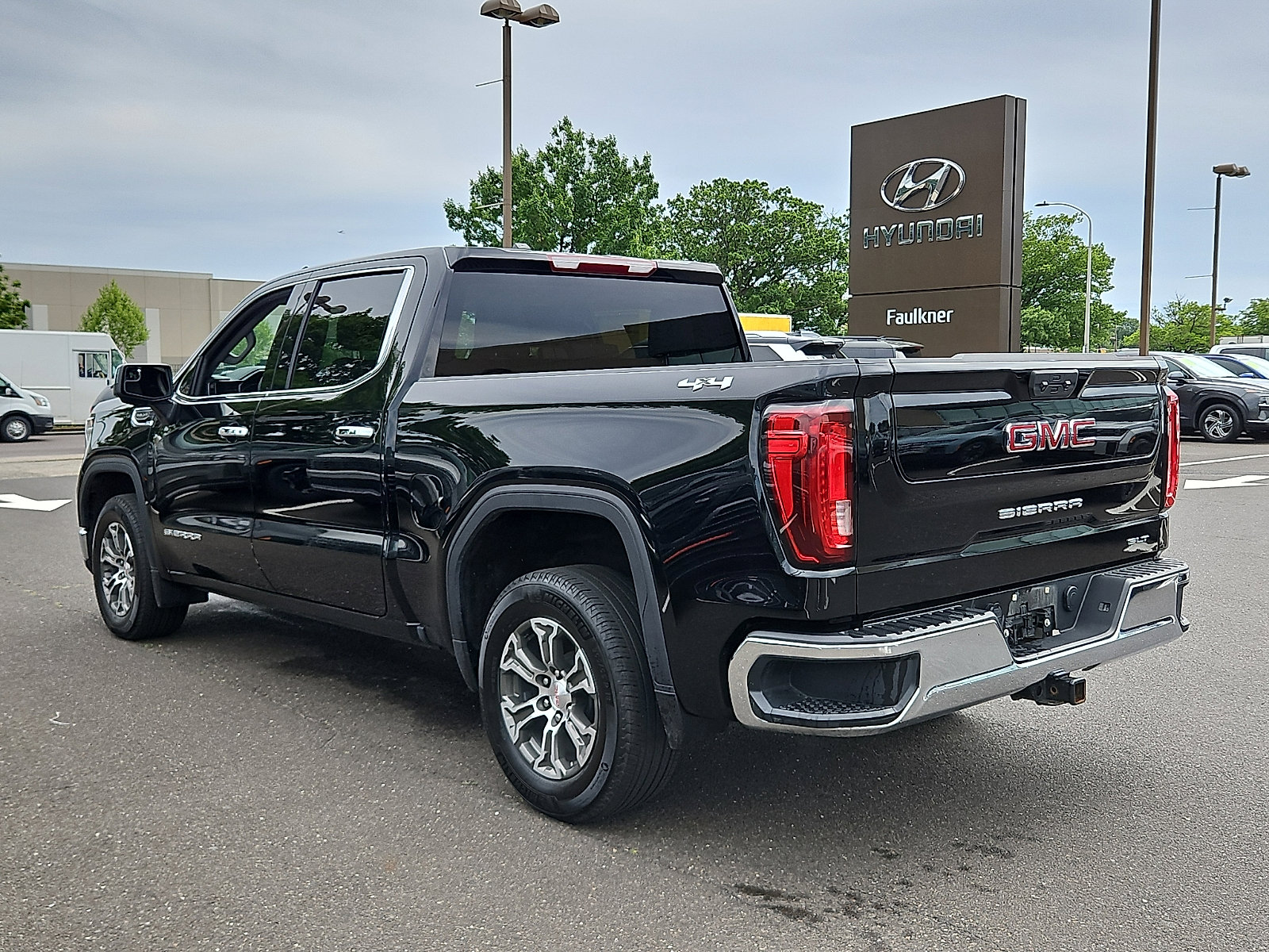 Used 2025 GMC Sierra 1500 SLT AWD/4WD image 4