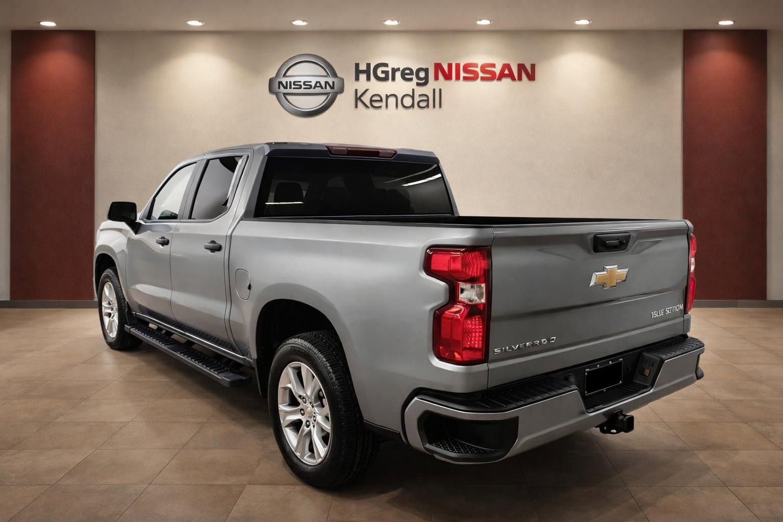 Used 2025 Chevrolet Silverado 1500 Custom RWD image 2