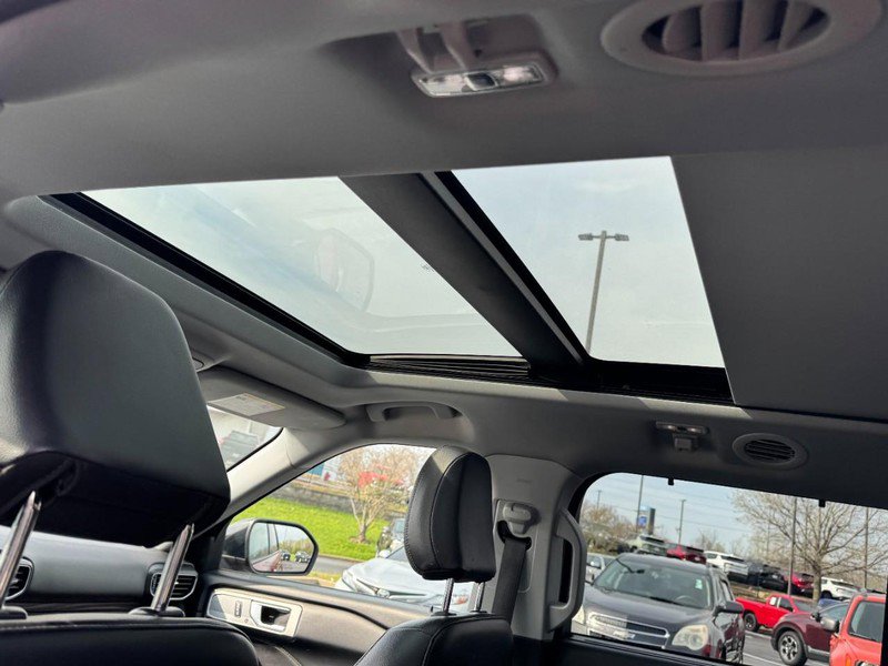 Used 2021 Ford Explorer Limited w/ Equipment Group 301A AWD/4WD image 11