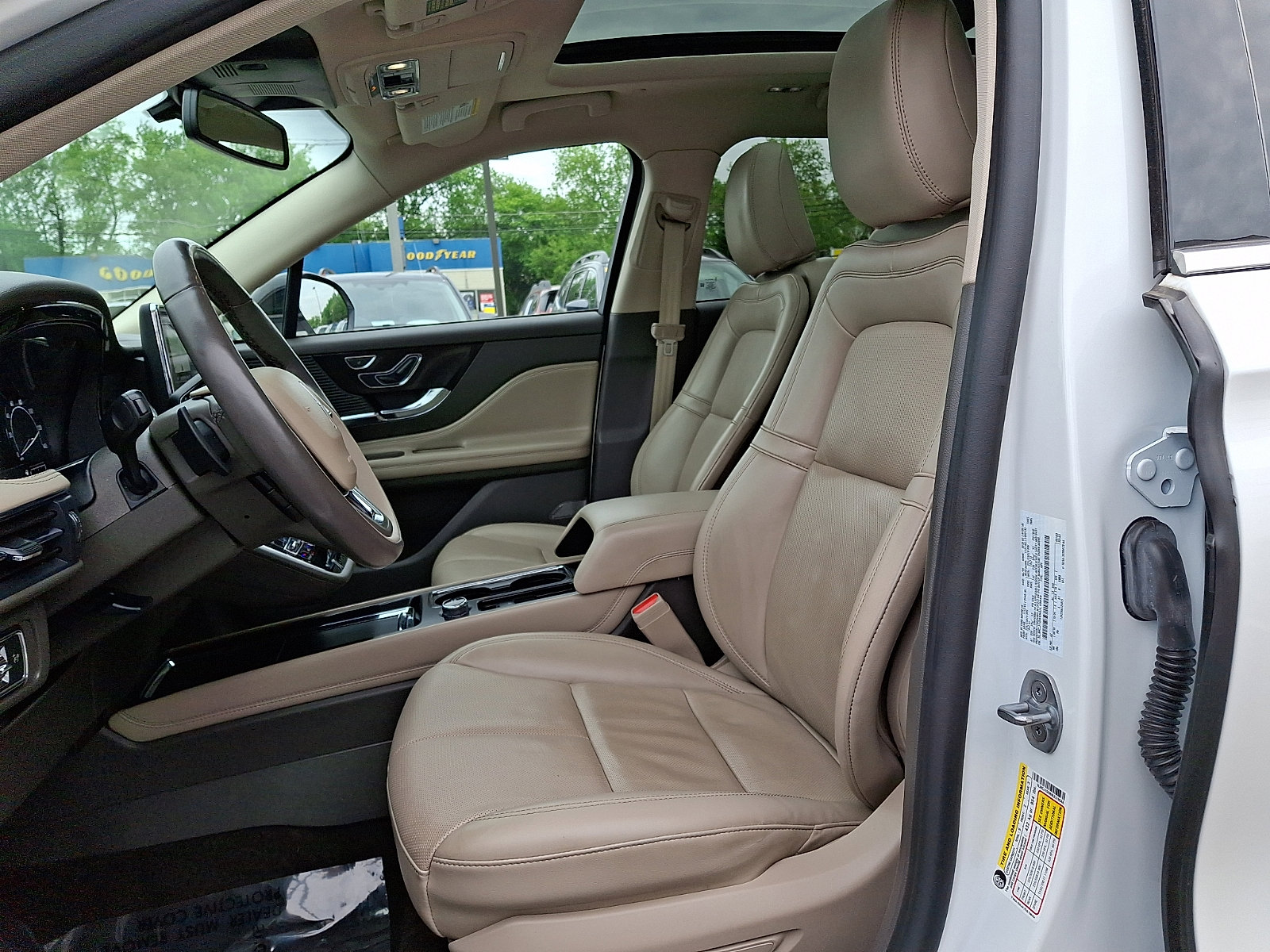 Certified 2022 Lincoln Corsair AWD w/ Premium Package image 14
