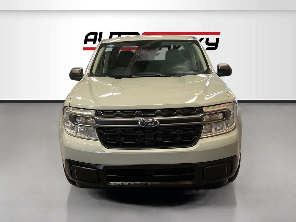 Used 2023 Ford Maverick XLT FWD image 2