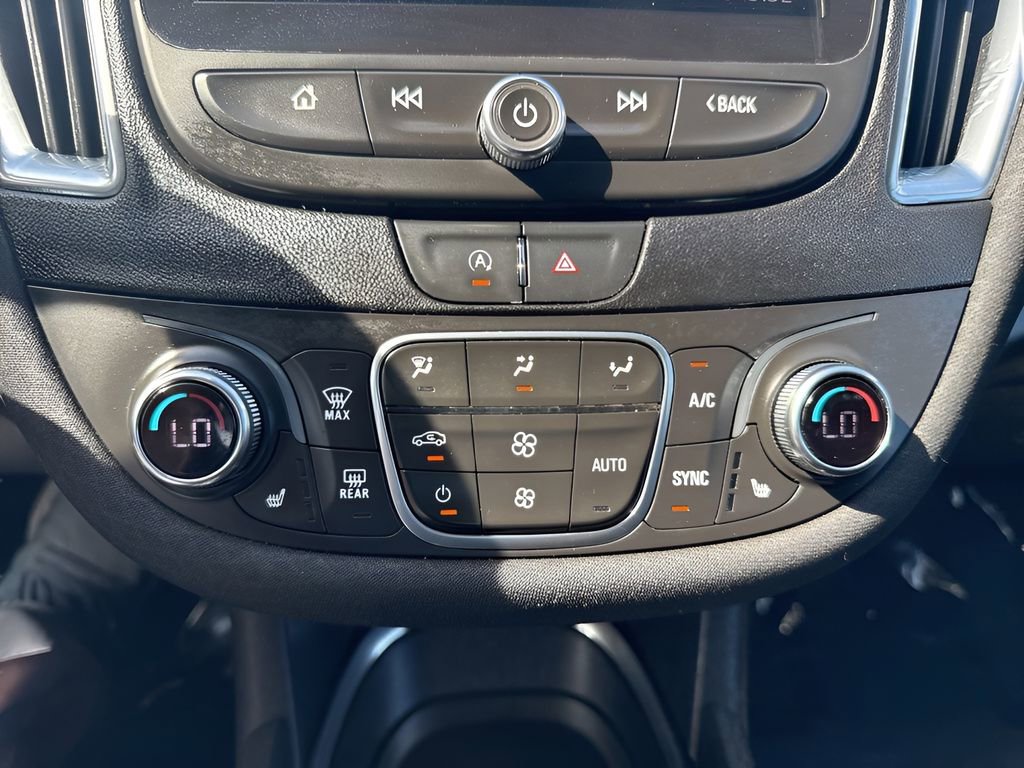 Used 2020 Chevrolet Malibu LT FWD image 19