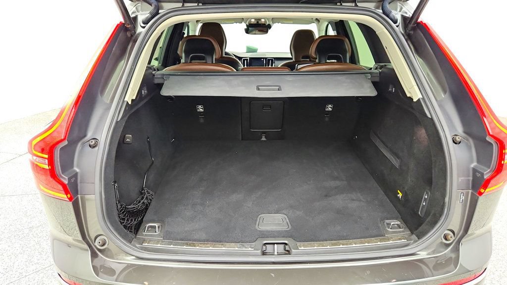 Used 2019 Volvo XC60 T5 Inscription w/ Protection Package AWD/4WD image 22