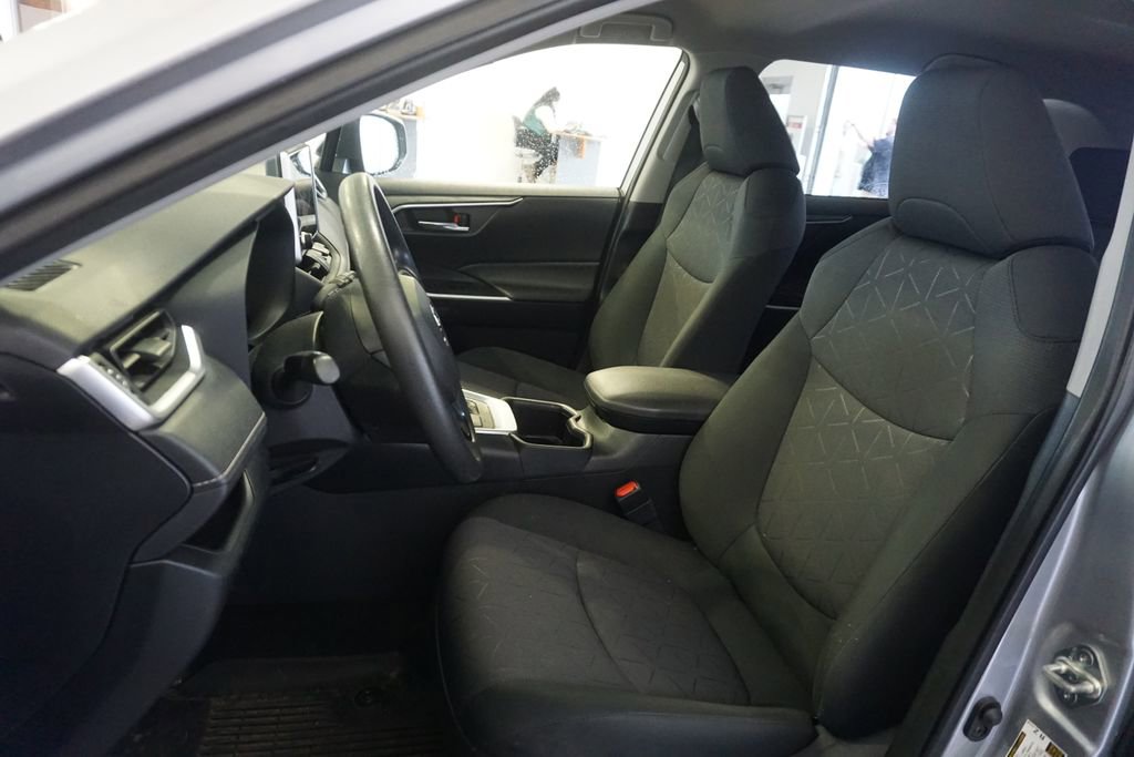 Used 2023 Toyota RAV4 XLE image 15