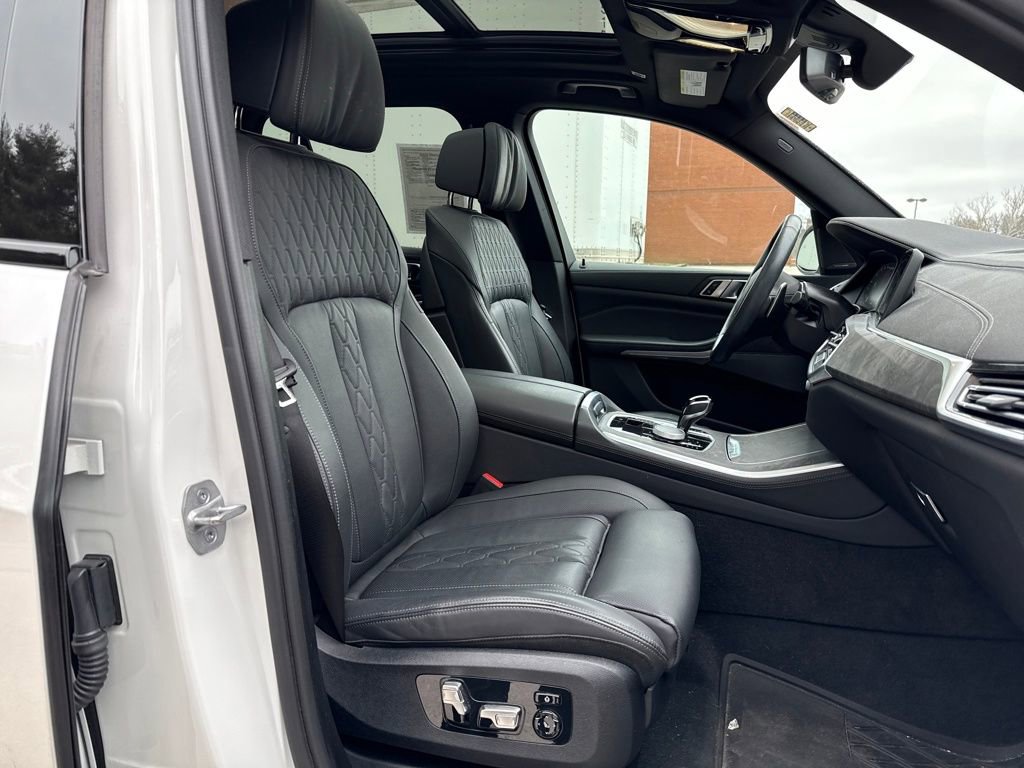 Used 2023 BMW X5 M50i w/ Climate Comfort Package image 32