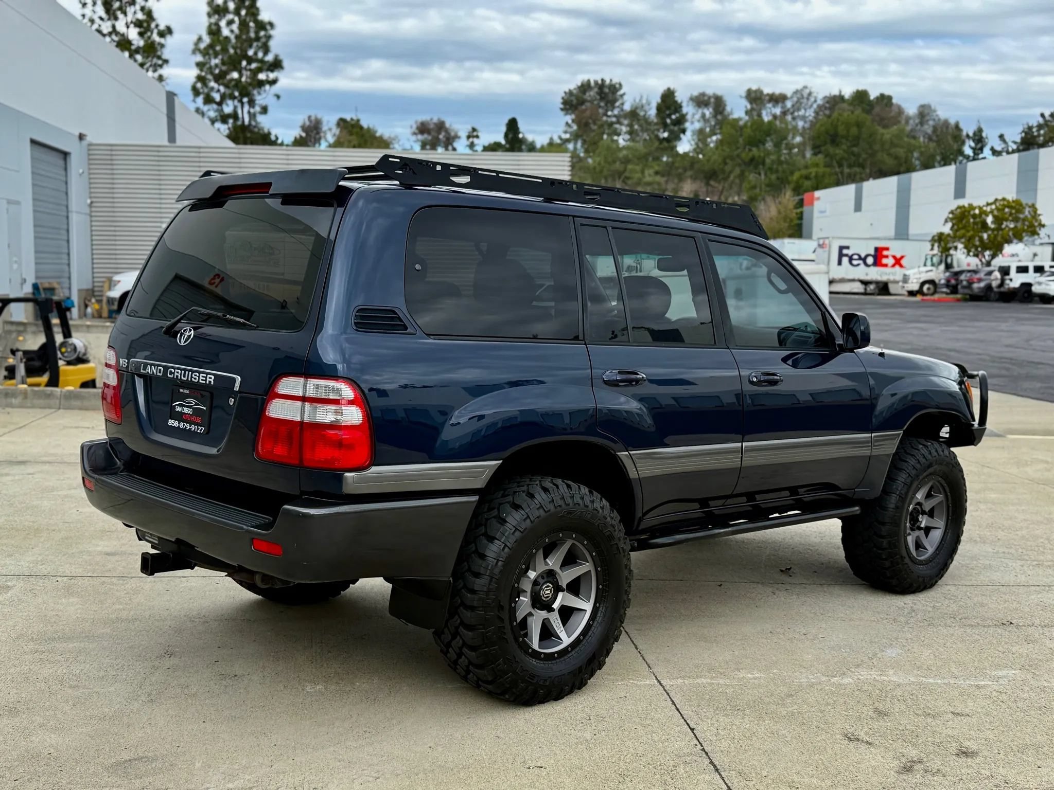 Used 2005 Toyota Land Cruiser w/ Convenience Pkg AWD/4WD image 6
