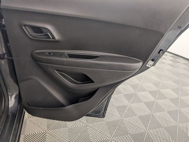 Used 2019 Chevrolet Trax LT w/ LT Convenience Package image 29