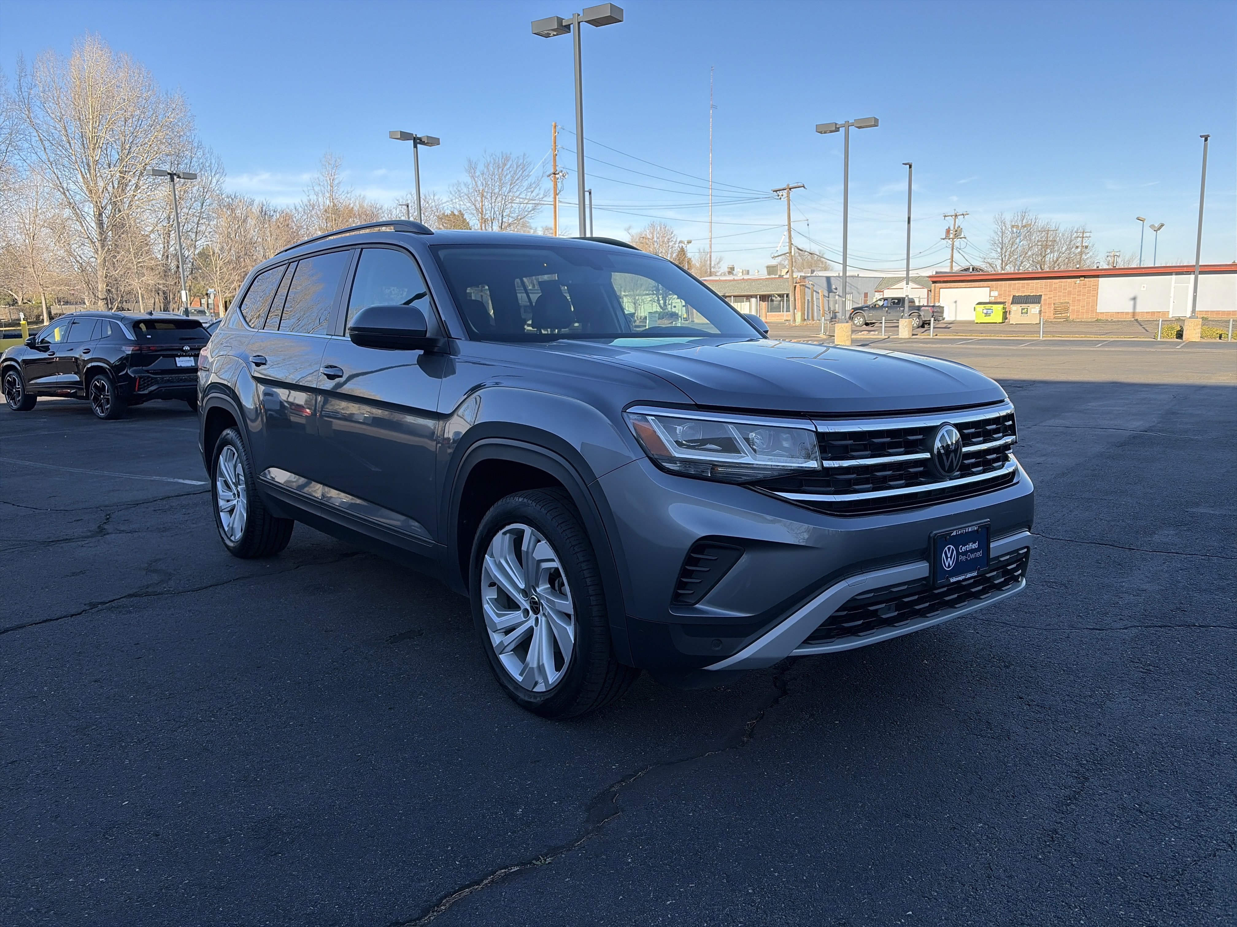 Used 2023 Volkswagen Atlas SE w/ Panoramic Sunroof Package image 3