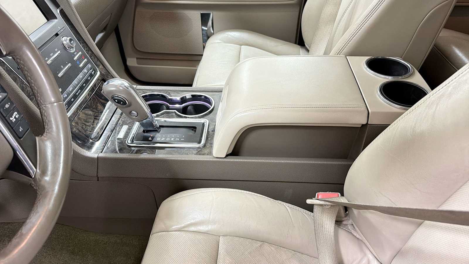 Used 2015 Lincoln Navigator 4WD image 23