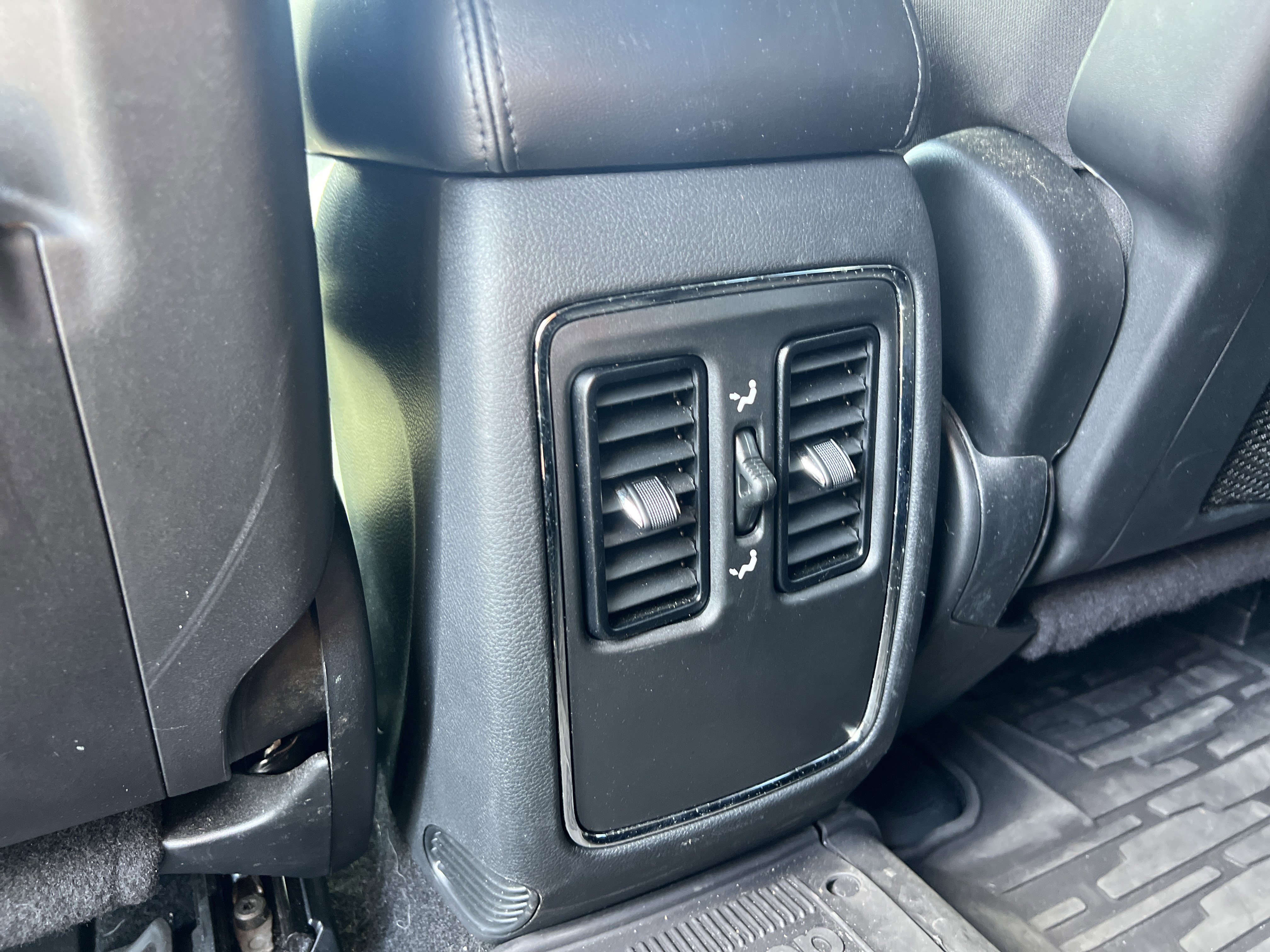 Used 2020 Jeep Grand Cherokee Laredo image 38