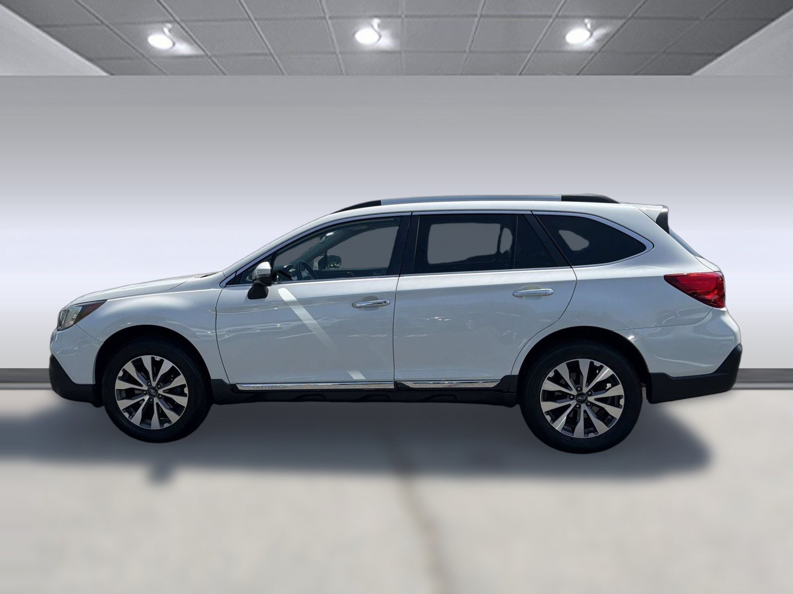 Used 2019 Subaru Outback 2.5i Touring w/ Popular Package #3A AWD/4WD image 2