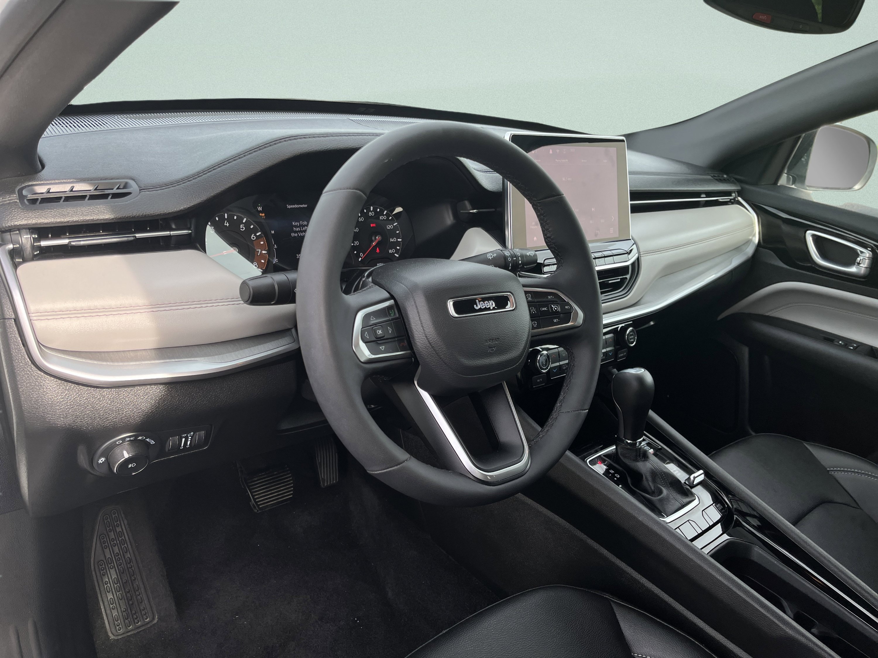 Used 2025 Jeep Compass Limited AWD/4WD image 17