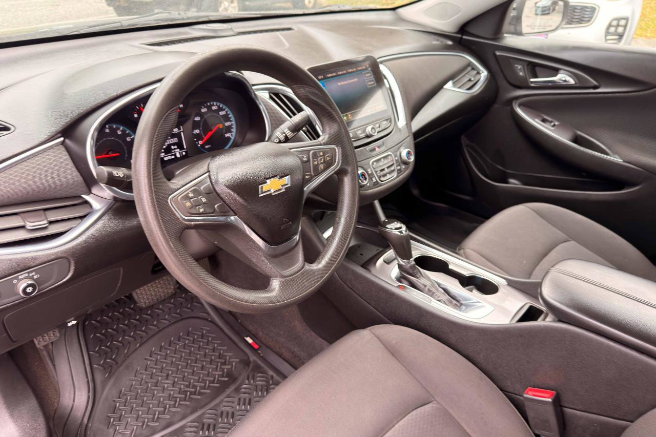 Used 2019 Chevrolet Malibu LT FWD image 16