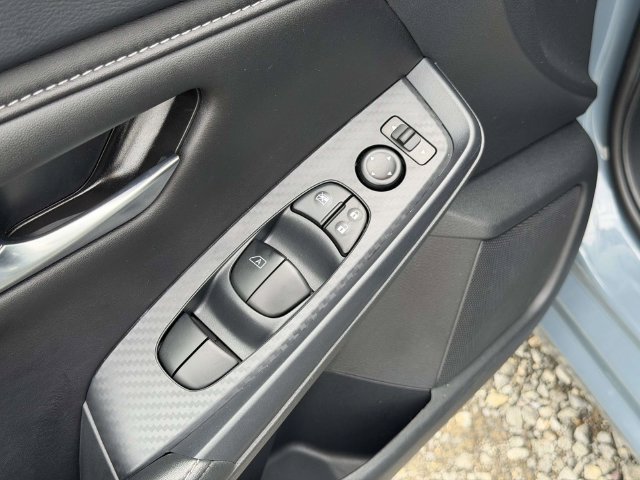 Used 2025 Nissan Sentra SV FWD image 17