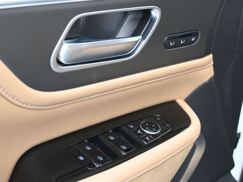 New 2026 INFINITI QX80 Luxe image 17