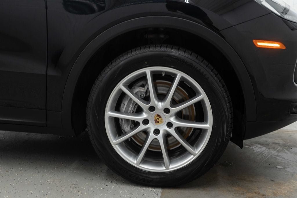 Used 2023 Porsche Cayenne AWD/4WD image 36