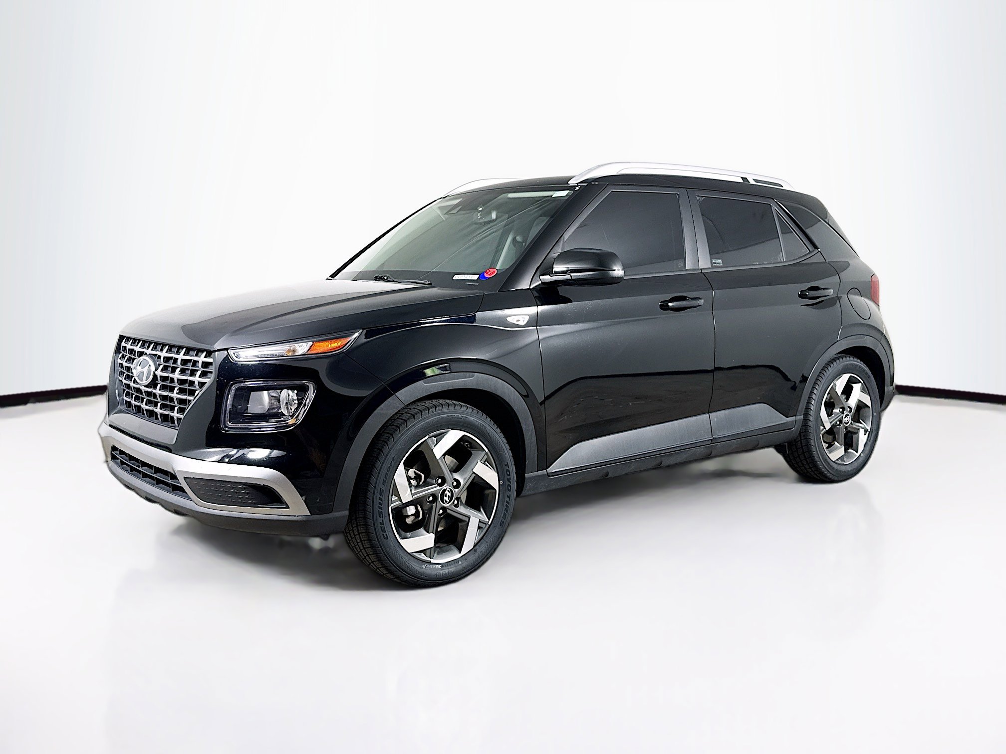 Used 2022 Hyundai Venue SEL w/ Cargo Package image 4