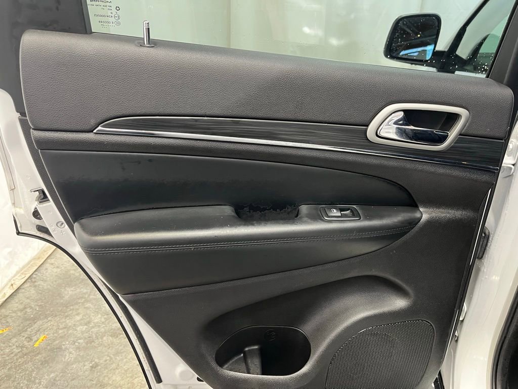 Used 2021 Jeep Grand Cherokee Limited image 23