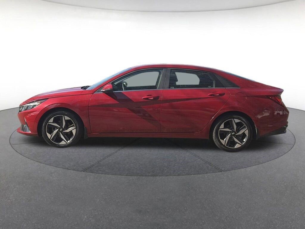 Used 2023 Hyundai Elantra Limited image 2