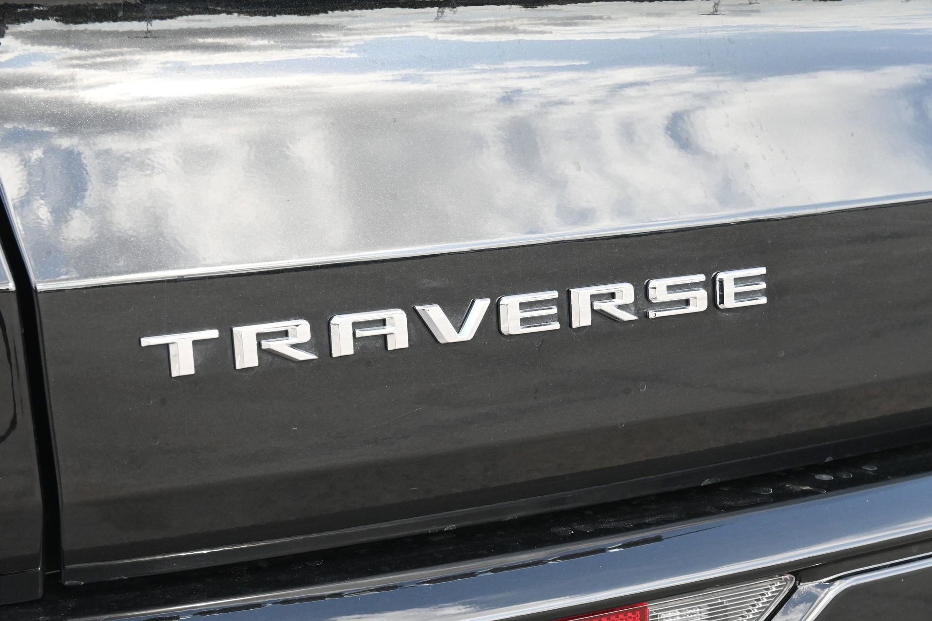 Used 2025 Chevrolet Traverse High Country FWD image 22