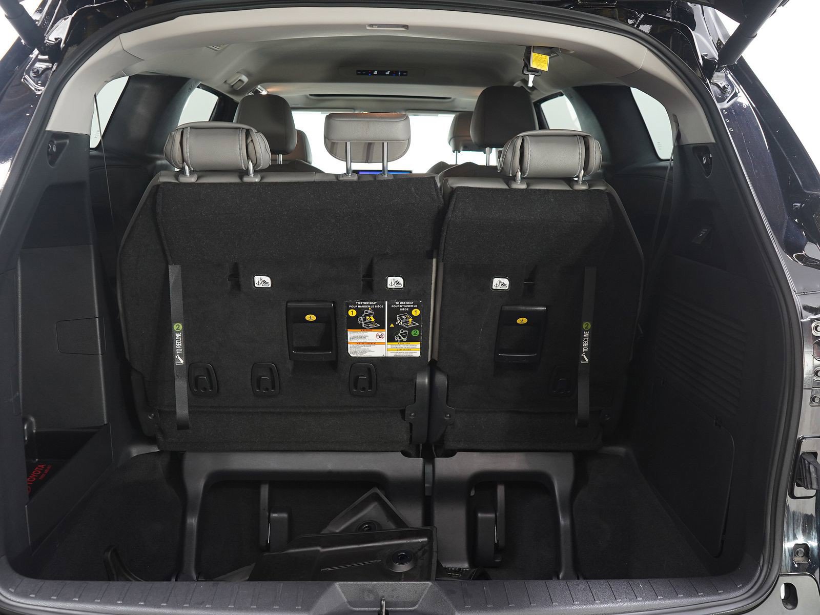 Used 2025 Toyota Sienna XLE w/ XLE Plus Package AWD/4WD image 9