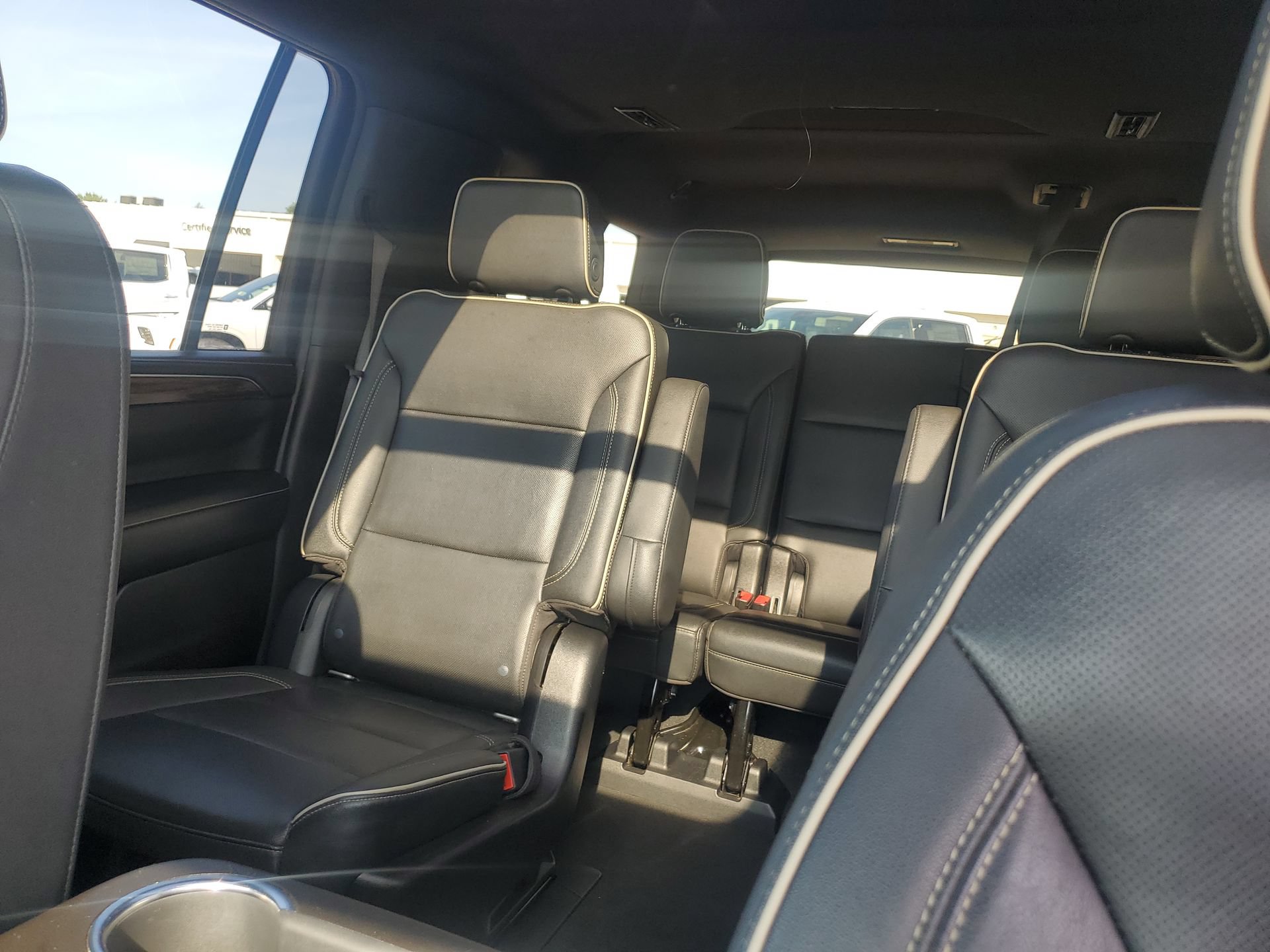 Used 2021 Chevrolet Suburban Premier w/ Premium Package AWD/4WD image 29