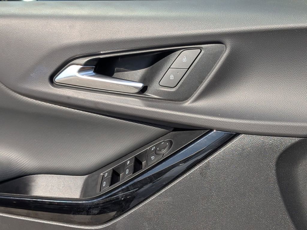 Used 2025 Chevrolet Equinox LT image 14