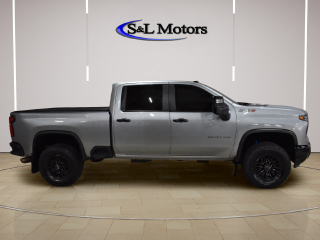 Used 2024 Chevrolet Silverado 2500 ZR2 w/ Technology Package AWD/4WD image 9