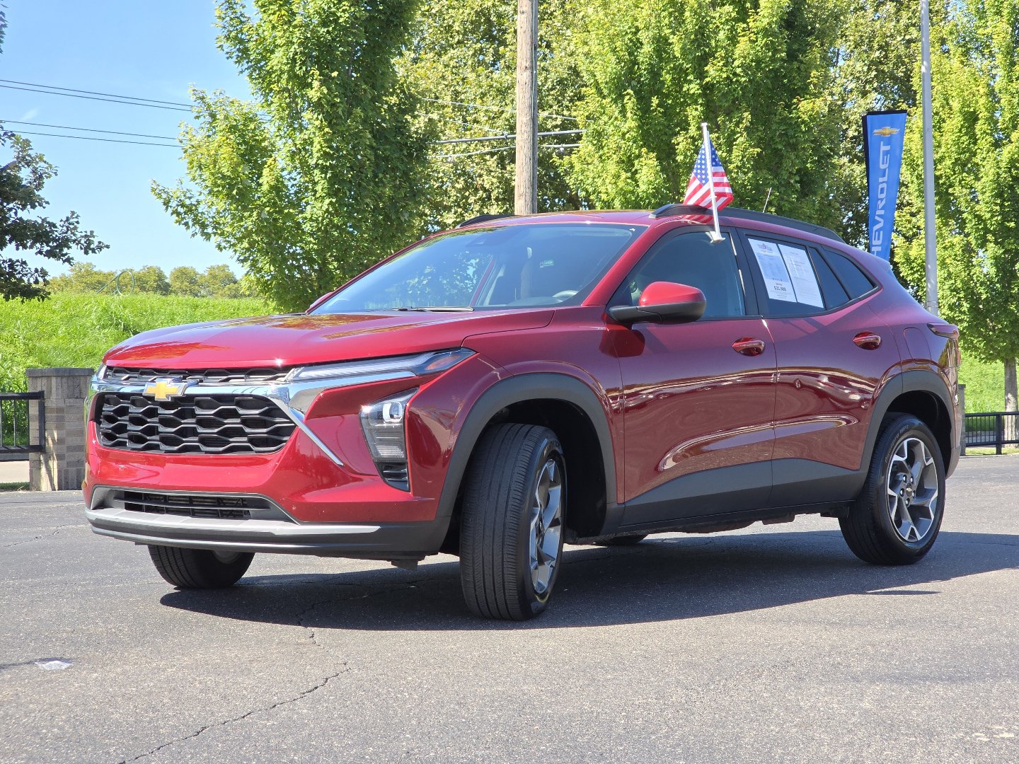 Used 2025 Chevrolet Trax LT FWD image 16