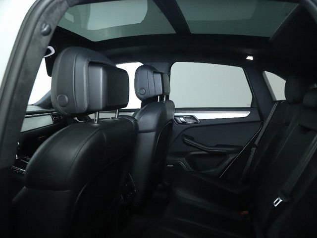 Used 2021 Porsche Macan Turbo image 19