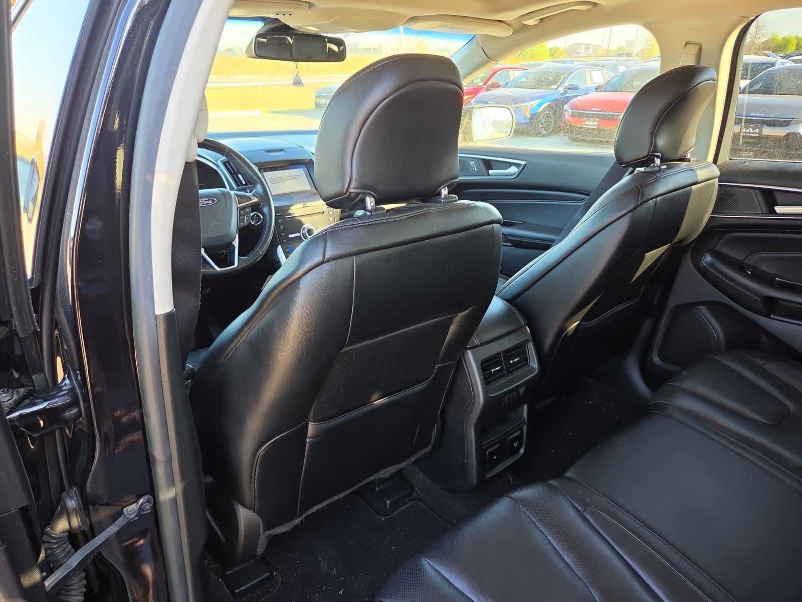 Used 2019 Ford Edge Titanium w/ Equipment Group 301A AWD/4WD image 17