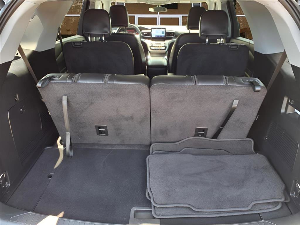 Used 2023 Ford Explorer XLT w/ Equipment Group 202A image 8