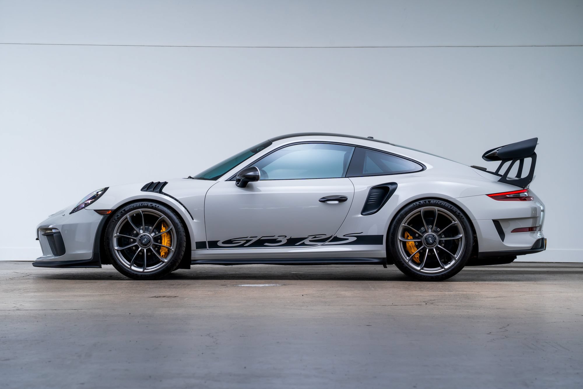 Used 2019 Porsche 911 GT3 RS RWD image 4