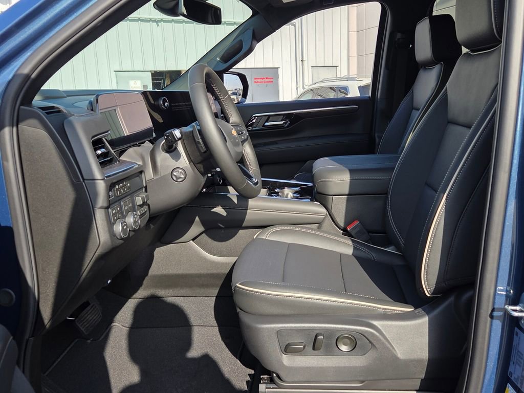 New 2026 Chevrolet Suburban Premier image 3