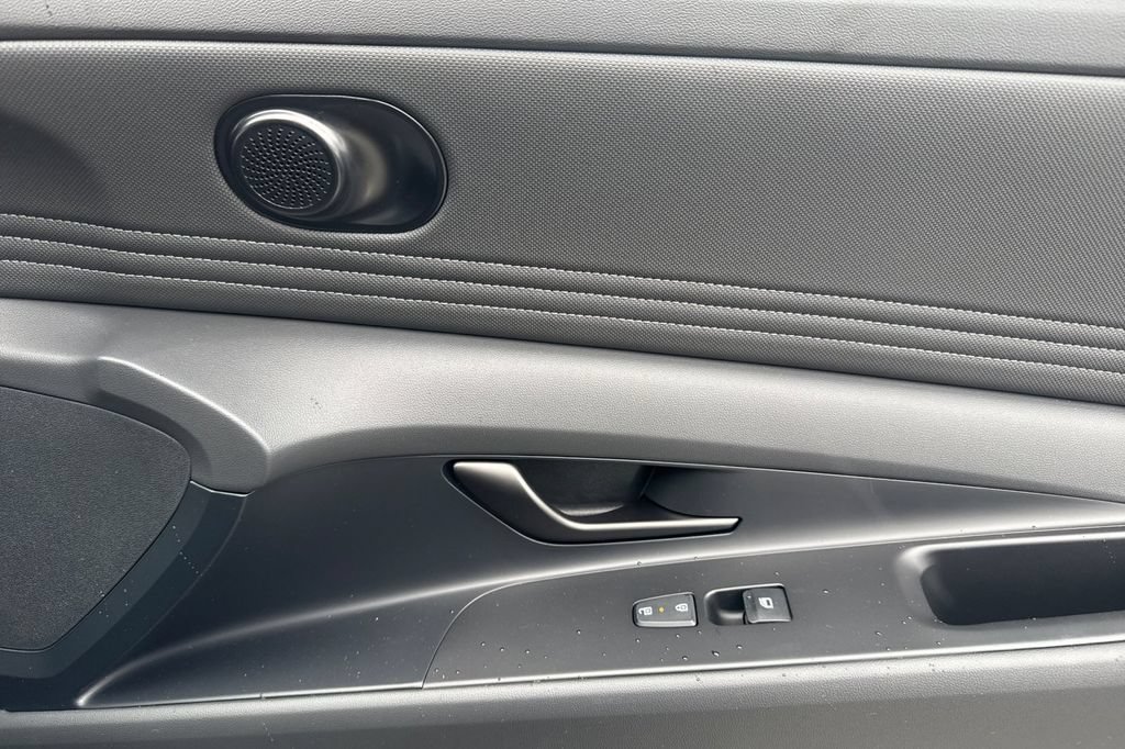 New 2026 Hyundai Elantra SEL Sport Premium FWD image 17