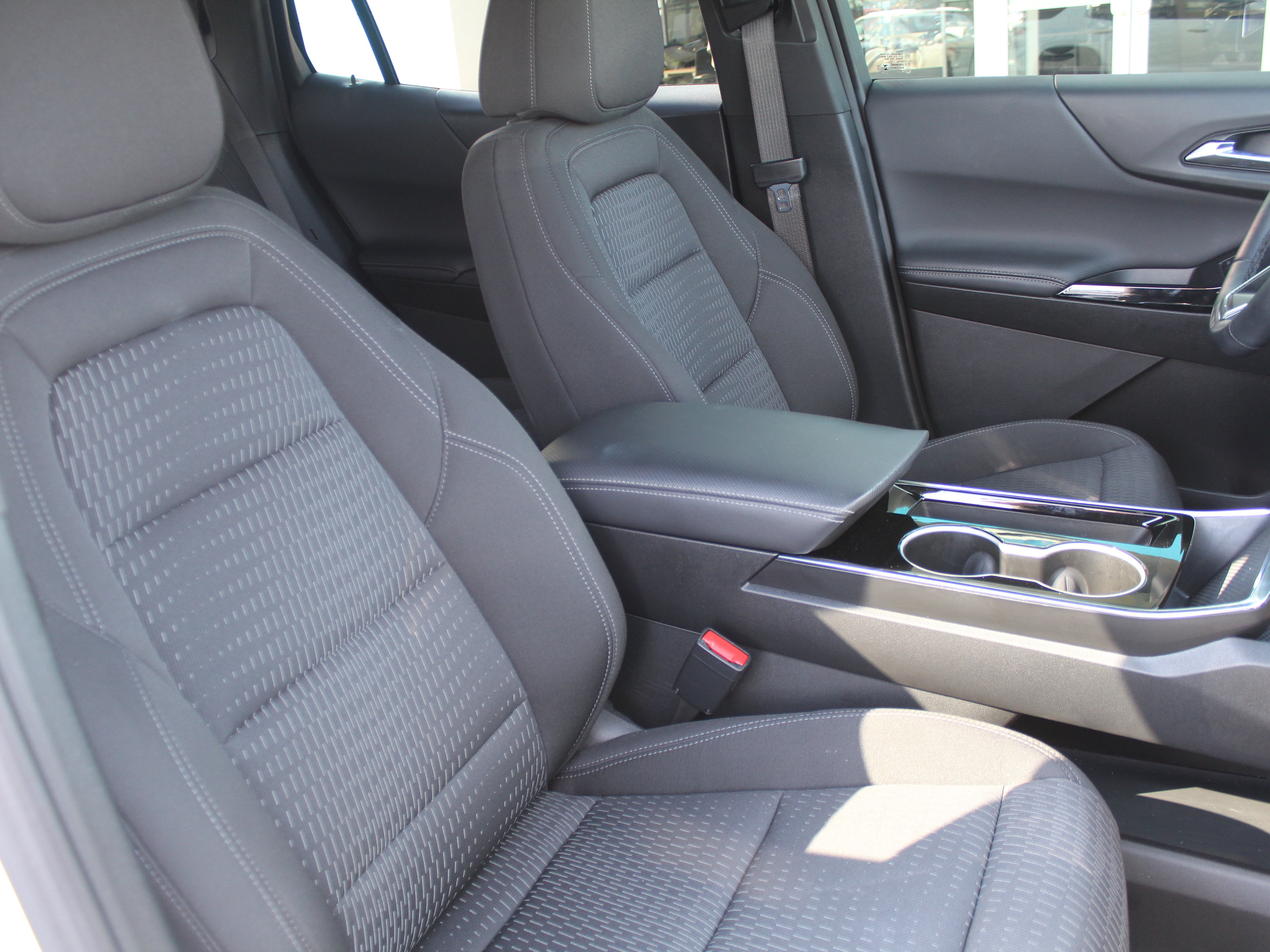 Certified 2025 Chevrolet Equinox LT FWD image 28