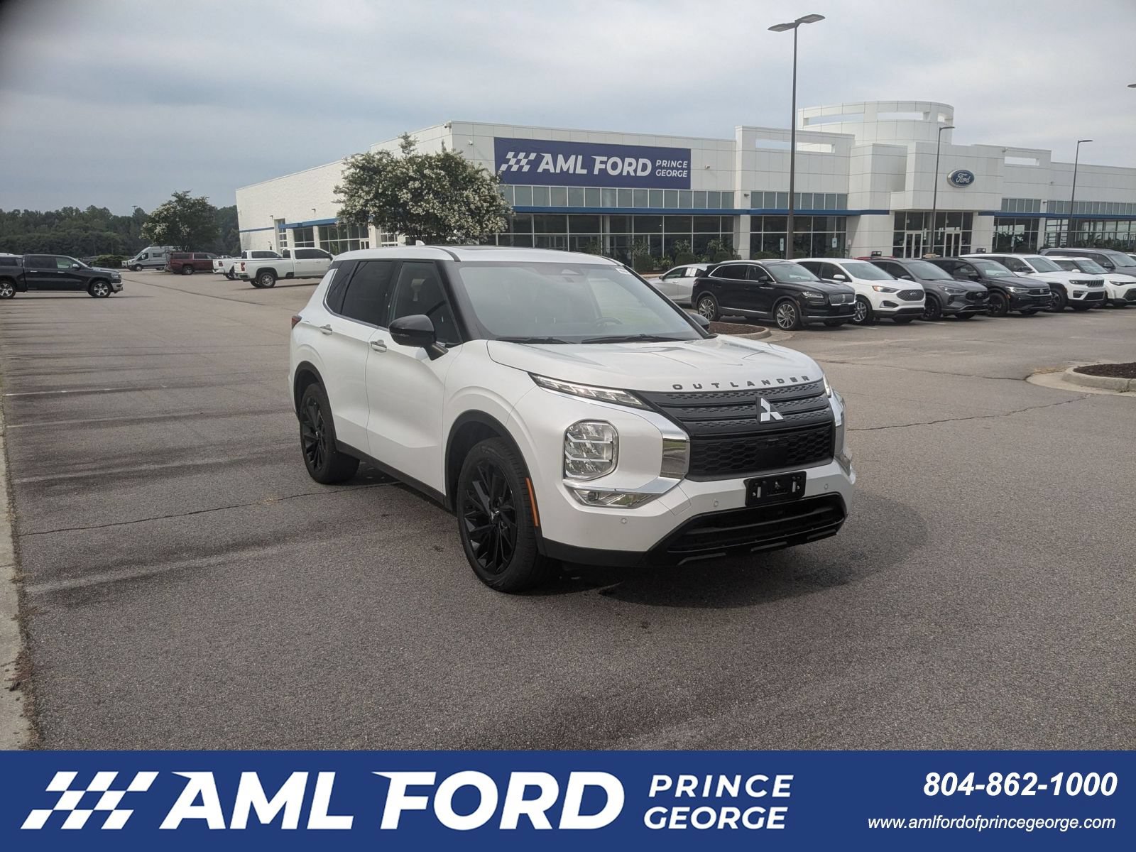 Used 2024 Mitsubishi Outlander SE Black Edition FWD image 1