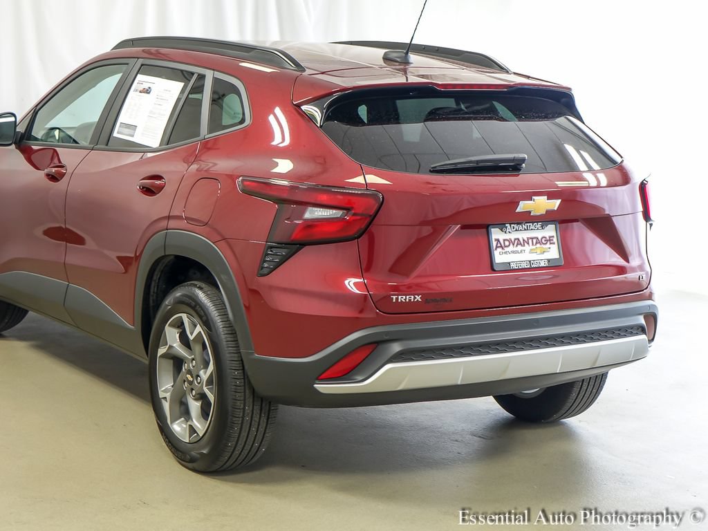 Used 2025 Chevrolet Trax LT w/ Driver Confidence Package FWD image 7