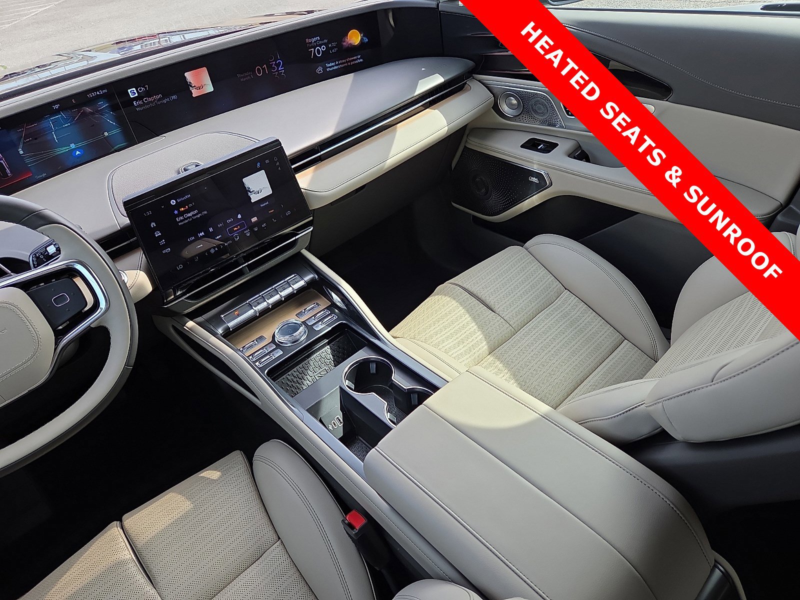 Used 2025 Lincoln Nautilus Reserve image 13