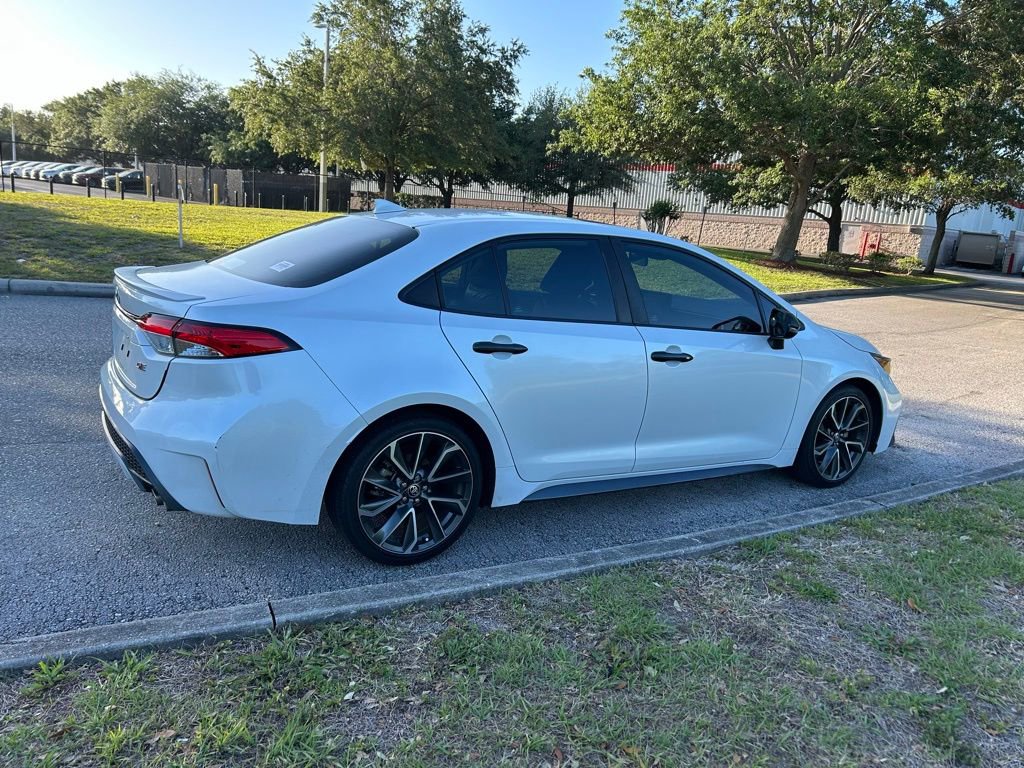 Used 2022 Toyota Corolla SE w/ SE Premium Package FWD image 5