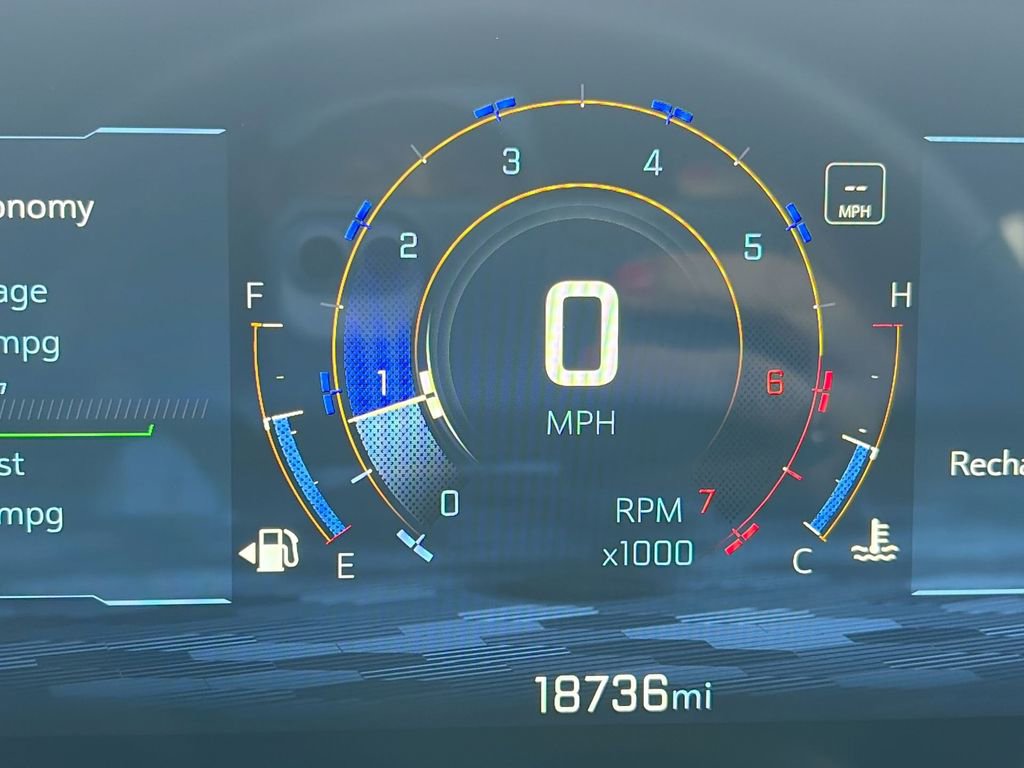 Used 2025 Chevrolet Equinox ACTIV w/ Safety and Technology Package FWD image 18