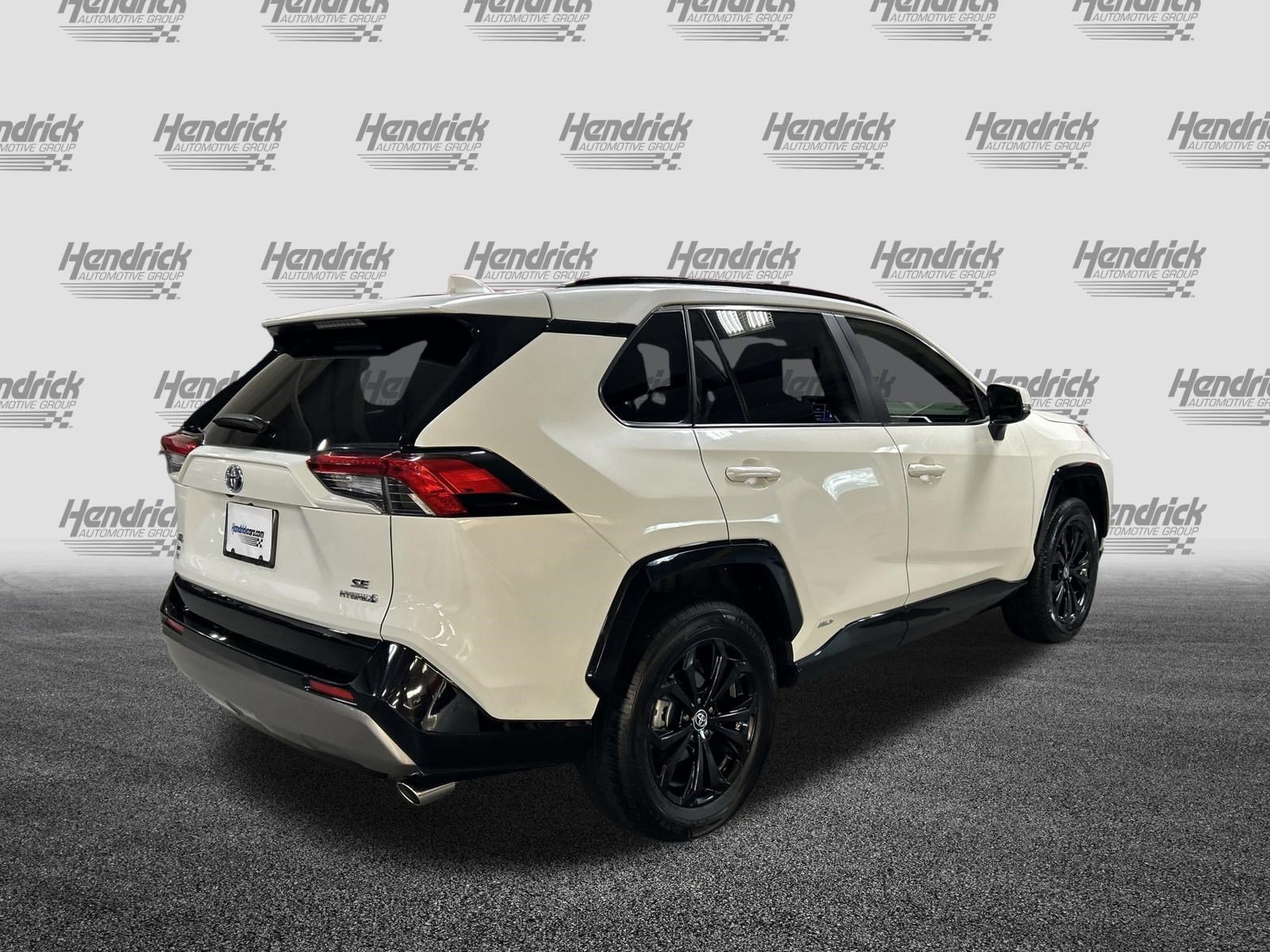 Used 2022 Toyota RAV4 SE AWD/4WD image 10