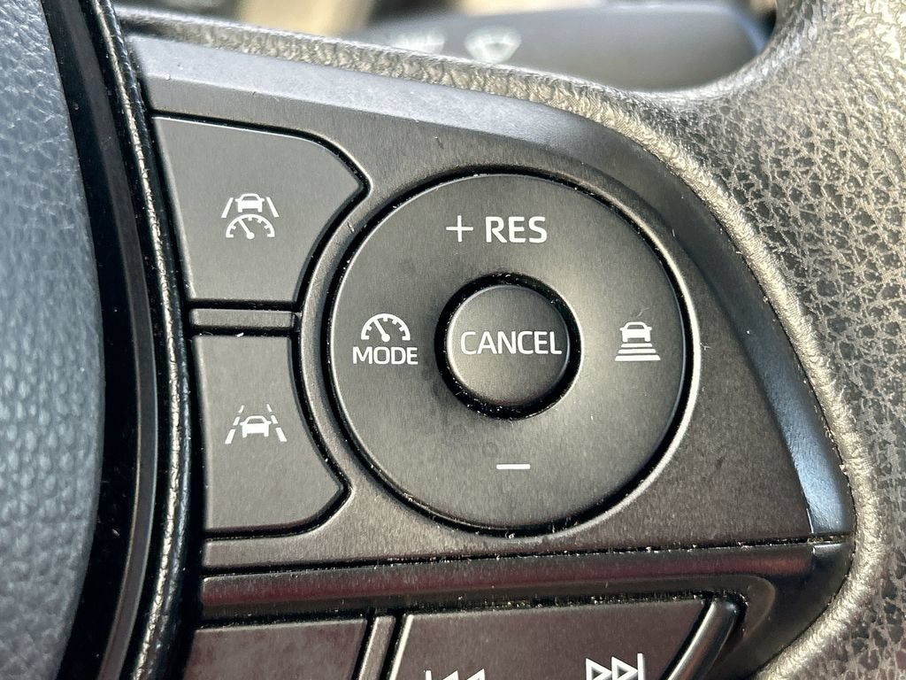 Used 2025 Toyota Corolla LE FWD image 17
