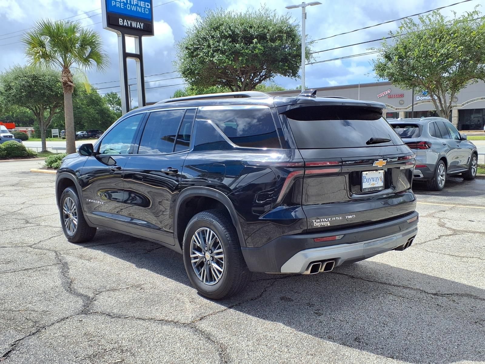 Used 2024 Chevrolet Traverse LT AWD/4WD image 23